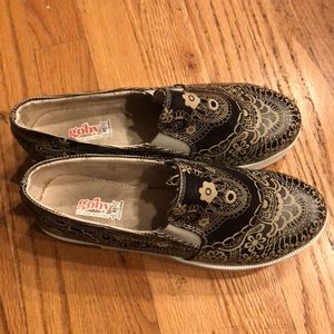 Goby shoe brand. Patterned shoes.